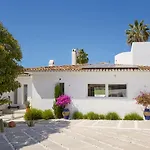 Vacation I Moss, Ibiza-style Villa, Golf-front, Swimming-pool, Biohacking, Sauna, Fire-pit Lounge, 7min From Puerto Banus *