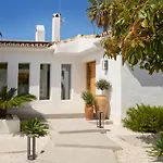 Vacation I Moss, Ibiza-style Villa, Golf-front, Swimming-pool, Biohacking, Sauna, Fire-pit Lounge, 7min From Puerto Banus Willa Marbella