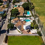 Willa Vacation I Moss, Ibiza-style Villa, Golf-front, Swimming-pool, Biohacking, Sauna, Fire-pit Lounge, 7min From Puerto Banus Marbella