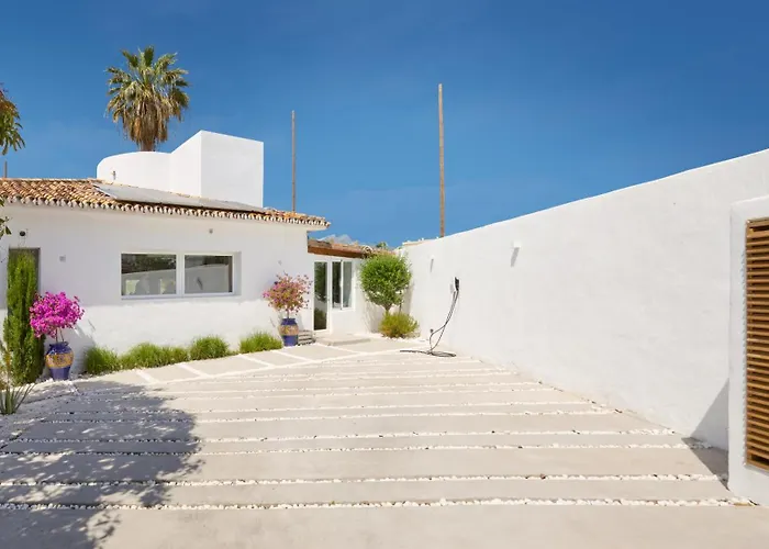 Βίλα Vacation I Moss, Golf-front, Swimming-pool, Minutes From The Marina And The