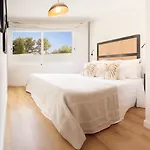 Vacation I Moss, Ibiza-style Villa, Golf-front, Swimming-pool, Biohacking, Sauna, Fire-pit Lounge, 7min From Puerto Banus מארבלה