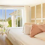 Villa Vacation I Moss, Ibiza-style Villa, Golf-front, Swimming-pool, Biohacking, Sauna, Fire-pit Lounge, 7min From Puerto Banus *