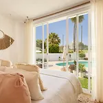 Vacation I Moss, Ibiza-style Villa, Golf-front, Swimming-pool, Biohacking, Sauna, Fire-pit Lounge, 7min From Puerto Banus וילה מארבלה