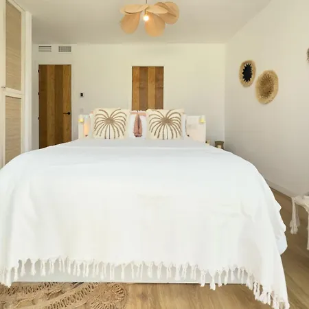 Vacation I Moss, Ibiza-style Villa, Golf-front, Swimming-pool, Biohacking, Sauna, Fire-pit Lounge, 7min From Puerto Banus Βίλα *