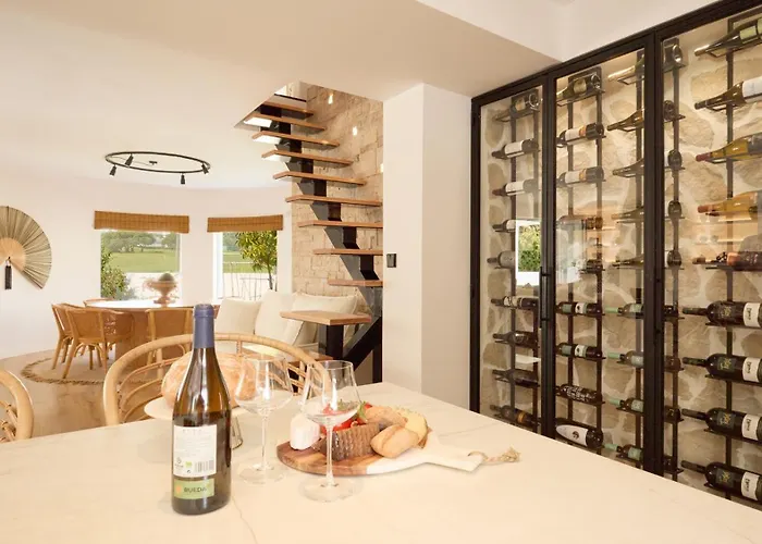 Villa Vacation I Moss, Golf-front, Swimming-pool, Minutes From The Marina And The Marbella