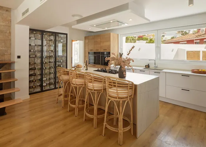 Villa Vacation I Moss, Golf-front, Swimming-pool, Minutes From The Marina And The Marbella