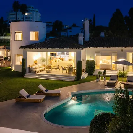 Villa Vacation I Moss, Ibiza-style Villa, Golf-front, Swimming-pool, Biohacking, Sauna, Fire-pit Lounge, 7min From Puerto Banus *