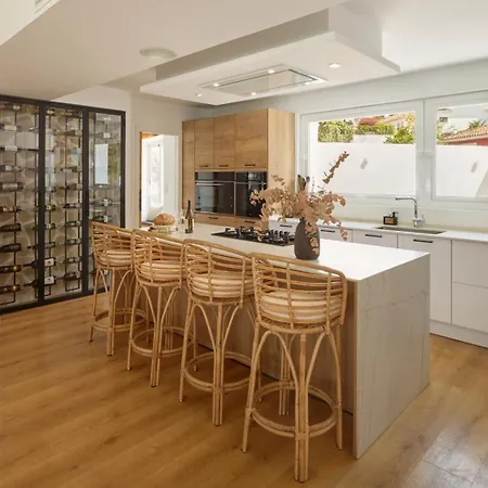 Villa Vacation I Moss, Golf-front, Swimming-pool, Minutes From The Marina And The Marbella